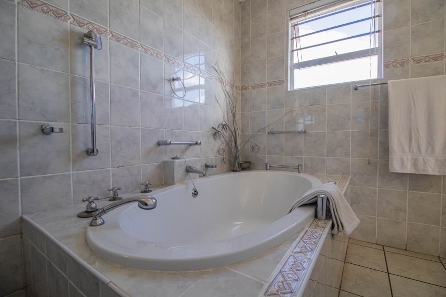 8 Bedroom Property for Sale in Country Club Western Cape